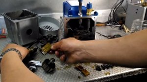 Разборка вакуумного насоса.