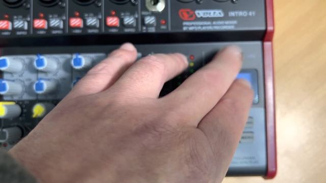 Микшерный пульт VOLTA INTRO 41 с функцией записи микса на флешку смотреть онлайн