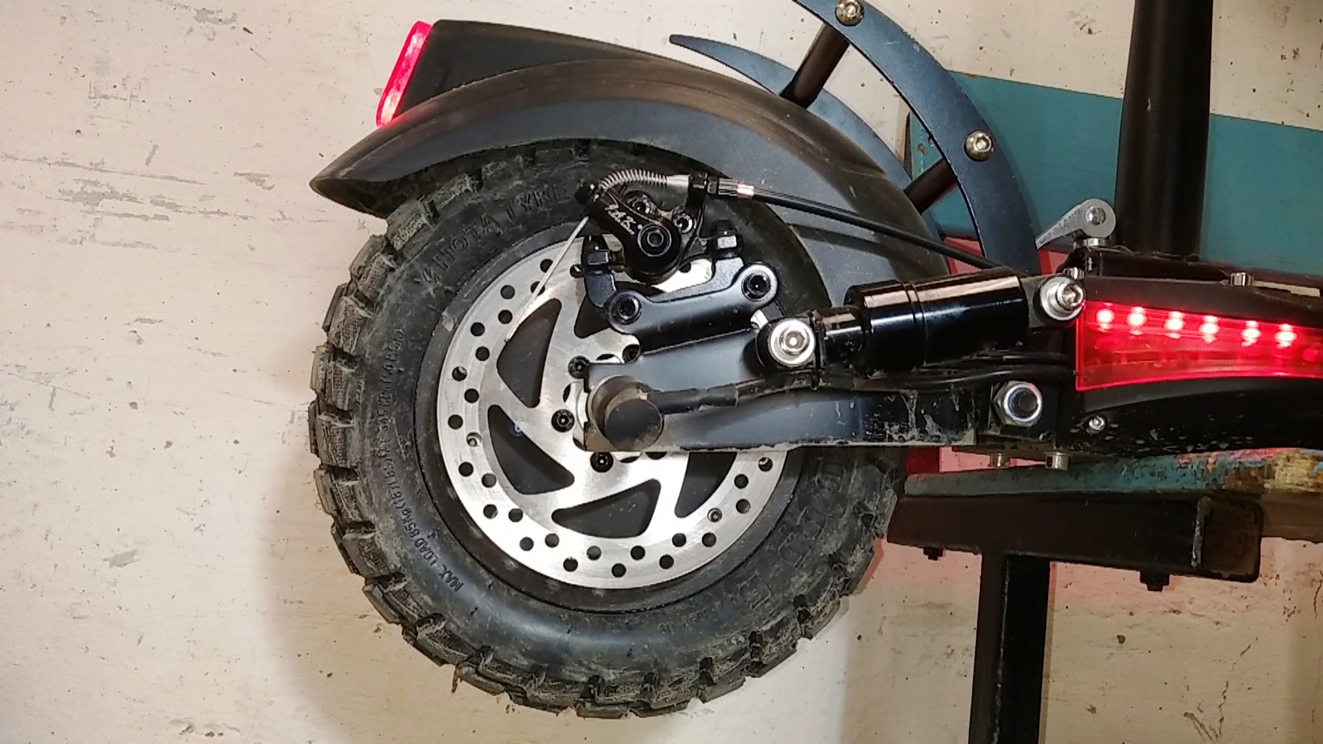 Регулировка тормозов электросамоката White Siberia Luna смотреть онлайн