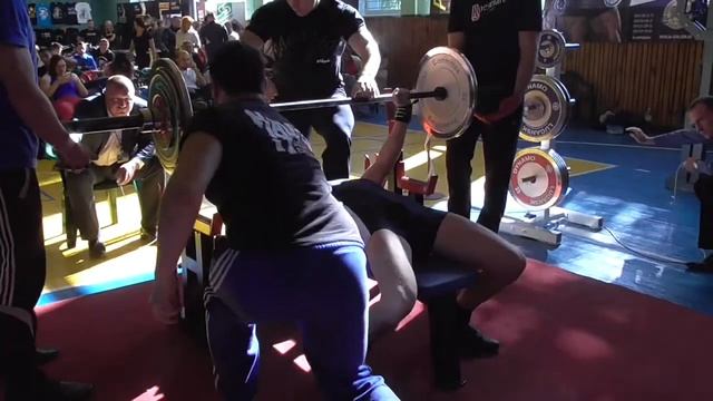 190 Курочкин Артем. Жим лежа 100 кг. Кубок Украины 2015 (UPC) смотреть онлайн