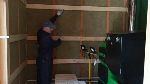 Монтаж обрешётки для финишной отделки в каркасном доме.