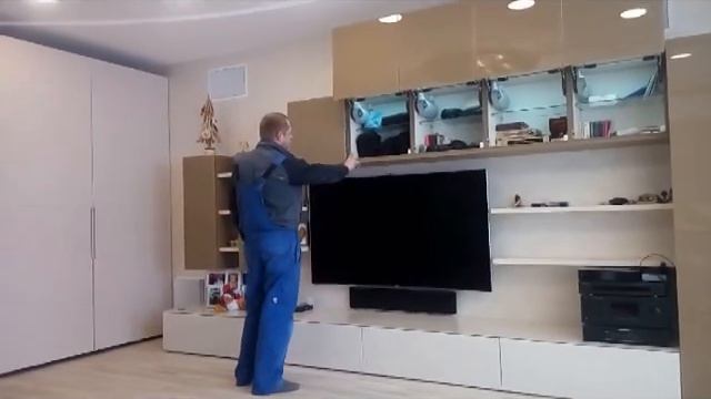 ТВ-стенка с подъемниками Blum Servodrive и ружейным сейфом смотреть онлайн