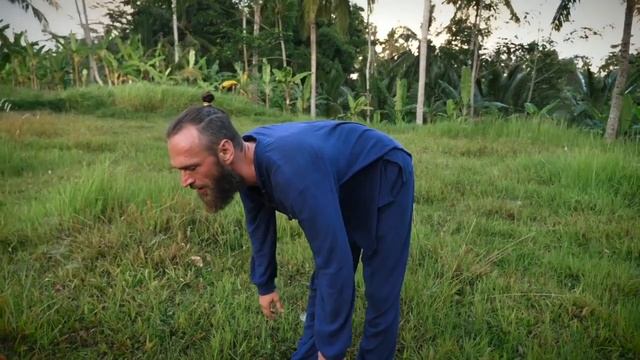 Здоровый позвоночник и стрейчинг спины (2 техники цигун) __ Цигун для начинающих.mp4