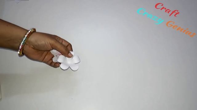 DIY-Empty Plastic bottle Guldasta made with paper flower| Water Bottle Recycle - Home Decor idea смотреть онлайн