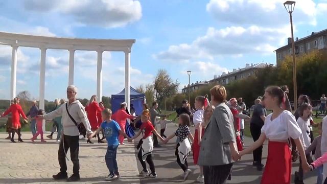 ЛадоМирье. Хороводы на Набережной Каменск-Уральский 16.09.2023г. смотреть онлайн