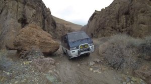 Пилотирование Делики в условиях бездорожья.