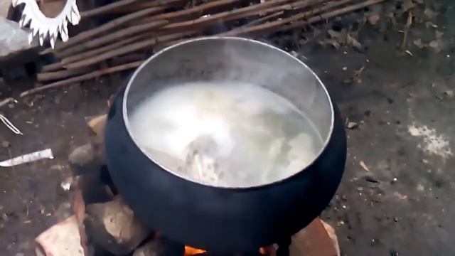 Уха на костре с секретом,или зачем в уху кладут горящее полено. смотреть онлайн