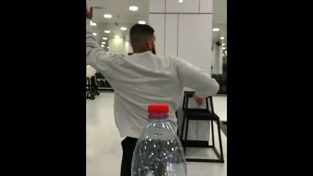 #BottleCapChallenge от Волочковой, Тимати и Светлакова смотреть онлайн