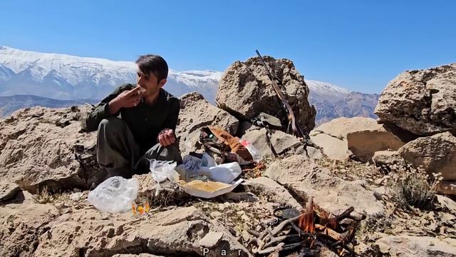 Bad luck for Babak 🧔 A wolf attack 🐆🐅🦊 on a flock of sheep in the village смотреть онлайн