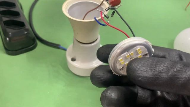 Descobri agora ao CONSERTAR a LAMPADA! PORQUE a Lampada LED queima muito rápido! смотреть онлайн