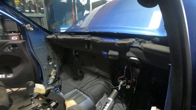 Replacing the Heater Core in a Nissan Navara смотреть онлайн