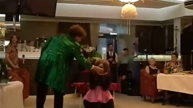 Живой, оригинальный подарок на свадьбу (медведь, живой) смотреть онлайн