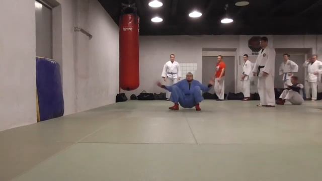Тренировка по рукопашному бою. акробатика. смотреть онлайн