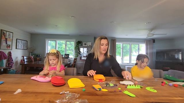 Kid Fun Video! Escape the lava monster! Floor is lava challenge смотреть онлайн