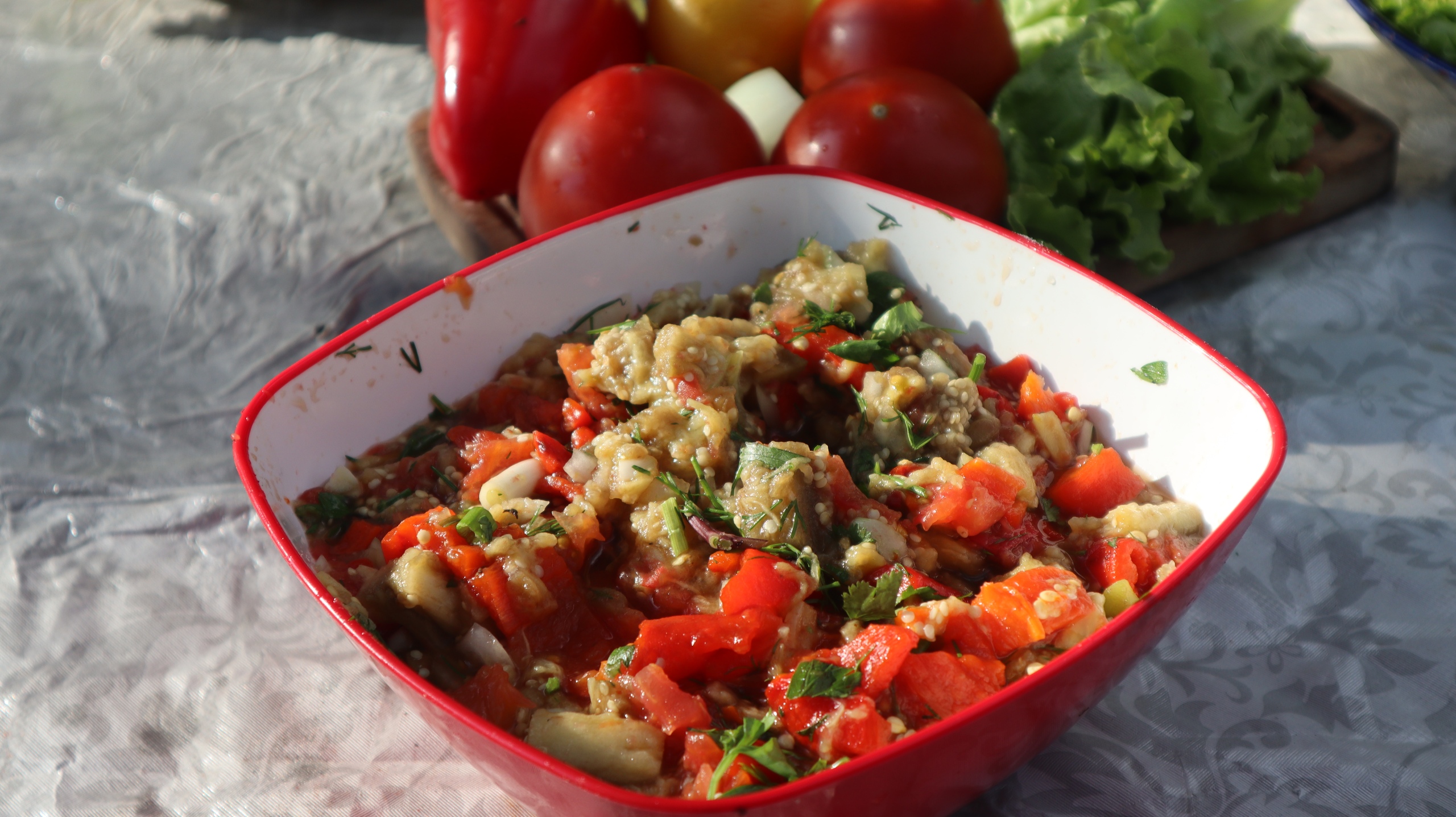 Гриль салат. Овощи на гриле. Аджапсандал