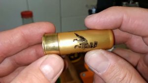 Снаряжение охотничьих патронов на пресс-станке Тика.