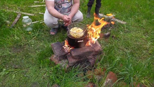Готовим на костре. Фритюрница для костра. смотреть онлайн