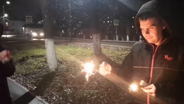 Костику 5 лет. Занимается футболом, ходит в шахматную школу и осваивает брейк данс. смотреть онлайн