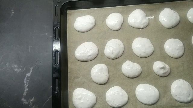 ? Самое нежное, самое хрустящее Печенье без муки и масла.Только сахар , яичный белок и фундук. смотреть онлайн