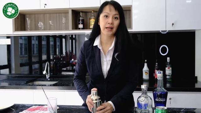 Learn to Make Blue Lagoon Cocktail смотреть онлайн