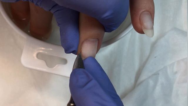 Классический маникюр. Как сделать классический маникюр. Опил формы миндаль. смотреть онлайн