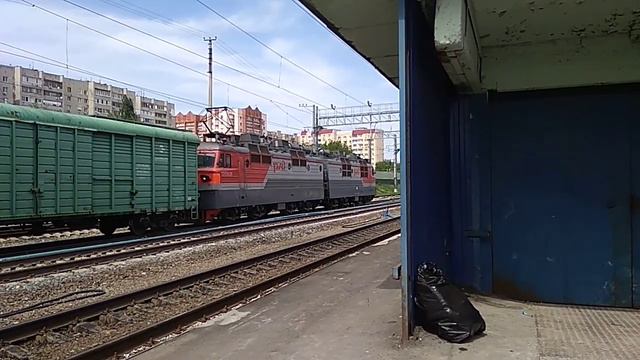«Мой первый ВЛ80Т» ВЛ80Т-1860 с грузовым поездом (ст. Саратов 1 пасс) смотреть онлайн
