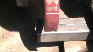 Как болгаркой  ровно отрезать профильную трубу за один рез