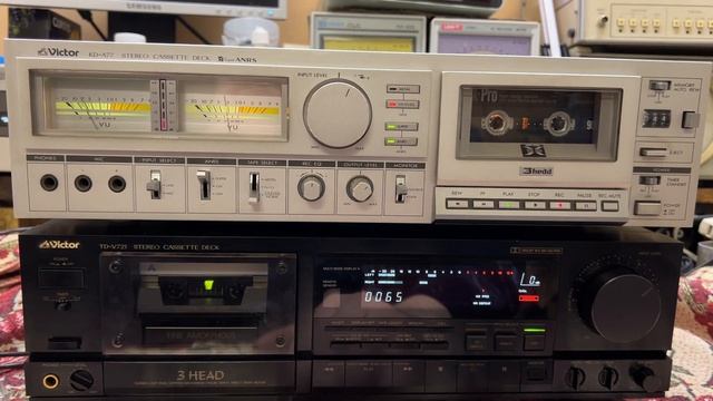 Victor KD-A77 против Victor TD-V721 смотреть онлайн