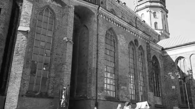 Старый город в черно белом. смотреть онлайн