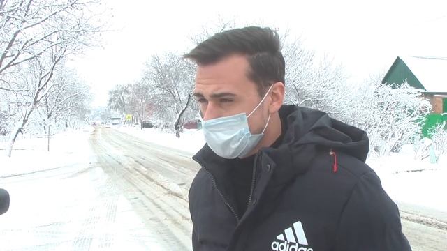 В Кропоткине чистить дороги от выпавших осадков начали глубокой ночью. смотреть онлайн