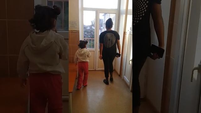 Танцы у кабинета офтальмолога 6 лет и 15 лет смотреть онлайн