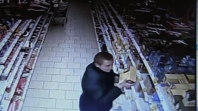 наглый жулик пытался обчистить супермаркет под Оренбургом смотреть онлайн