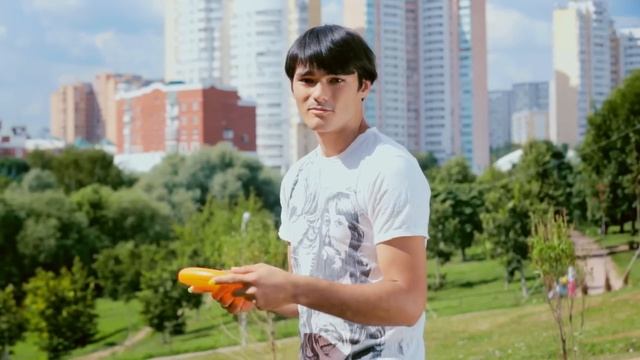 Как бросать и ловить фрисби | Школа фрисби #1 смотреть онлайн