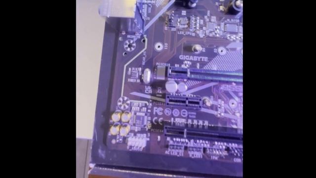 Unboxing B550 DS3HM AC Y RYZEN 7 5700X смотреть онлайн