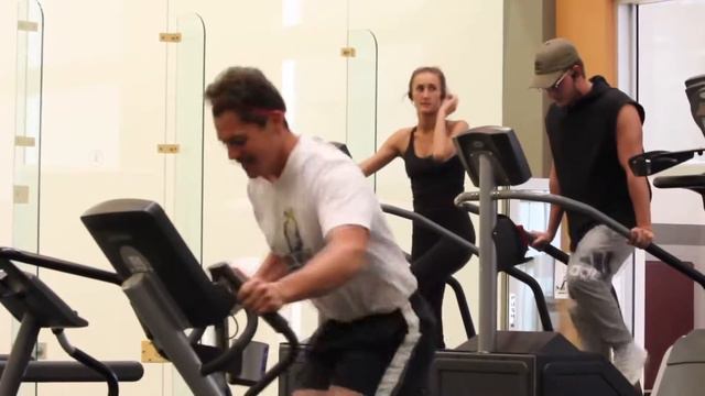 Пранк в тренажёрном зале | Странные упражнения | Притворились новичками (пранки) смотреть онлайн