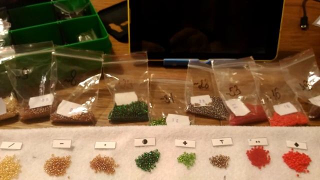 Бисерная многоцветка, или как я вышиваю набор "Золотых Ручек", где используется 60 цветов бисера смотреть онлайн