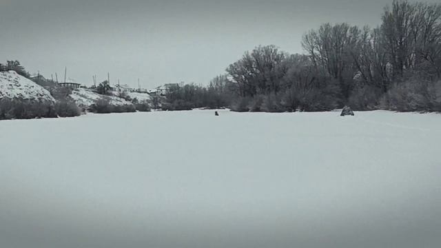 Рыбалку мутим На Урале под мостом Кизила. смотреть онлайн
