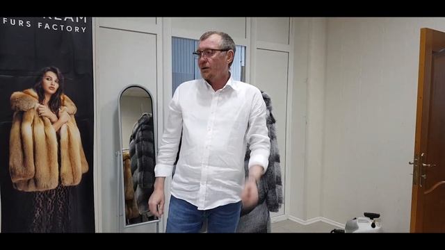 Шьем шубы на фабрике или в подвале. Ремарка смотреть онлайн