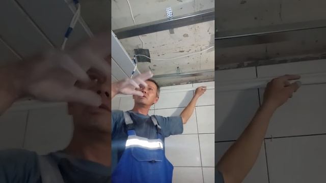 Как правильно сделать навесной потолок в ванной. смотреть онлайн