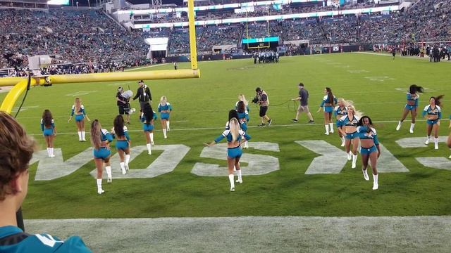 Cheer Squad @ NFL Jaguars game смотреть онлайн