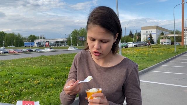 Новинки #МАКДОНАЛДС / Двойной Бигтейсти Макфлурри Ананас смотреть онлайн