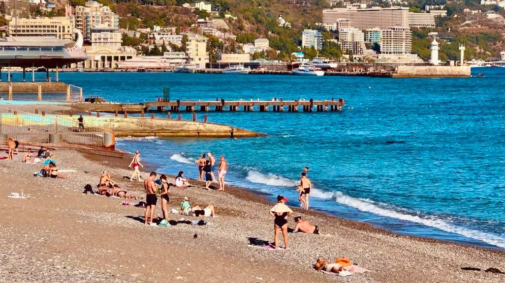 ЯЛТА. ЖАРА в КОНЦЕ ОКТЯБРЯ! Аномальная погода в Крыму. Приморский парк, пляж, Набережная смотреть онлайн