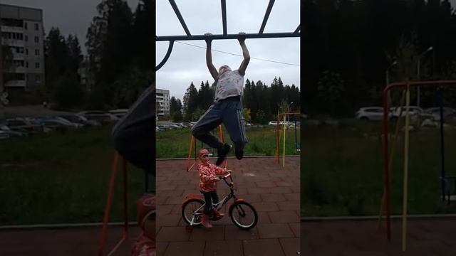 мальчик 8 лет, ставит свой рекорд на турнике! Илья, 8 лет, Карелия. смотреть онлайн