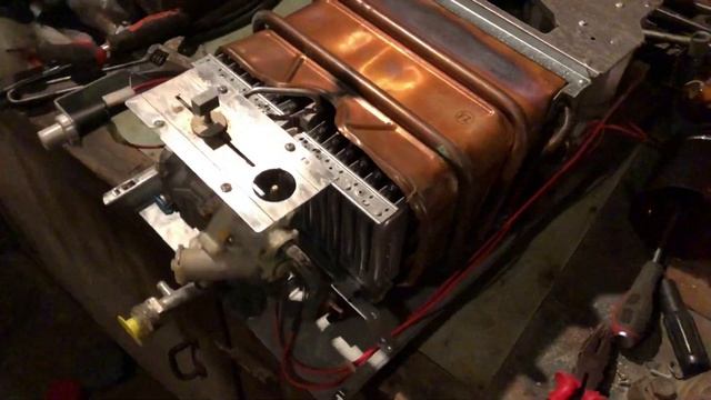 Разборка 3-х газовых колонок Нева, Бош и Мастергаз. В какой из газовых колонок больше цвет металлов смотреть онлайн