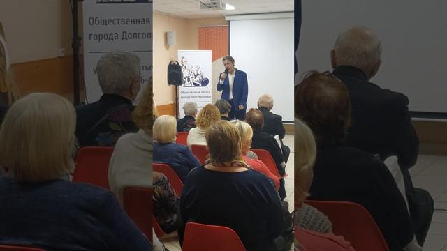 Никита Локшин читает стихотворение Высоцкого "Я, конечно, не гений" смотреть онлайн