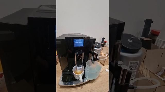 Удаление накипи на кофемашине Jura E80 @slava_kara смотреть онлайн