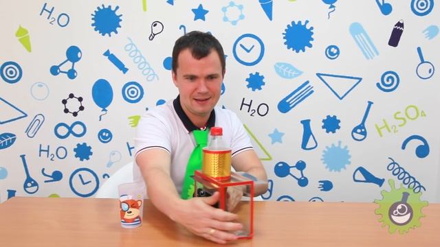 Секреты фокусов. Как разрезать бутылку газировки пополам! смотреть онлайн