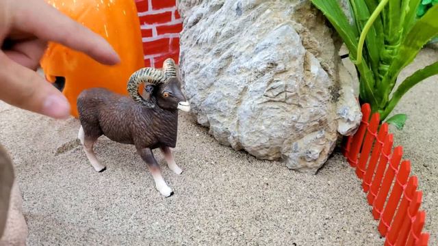 DIY how to make mini Halloween Cattle Farm - Cows, Horse Farm - House of Animals смотреть онлайн