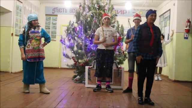 "ЗОЛУШКА СОБИРАЕТСЯ НА БАЛ" смотреть онлайн