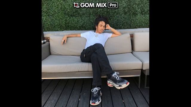 BALENCIAGA TRIPLE S: how to wear? STYLE GUIDE смотреть онлайн